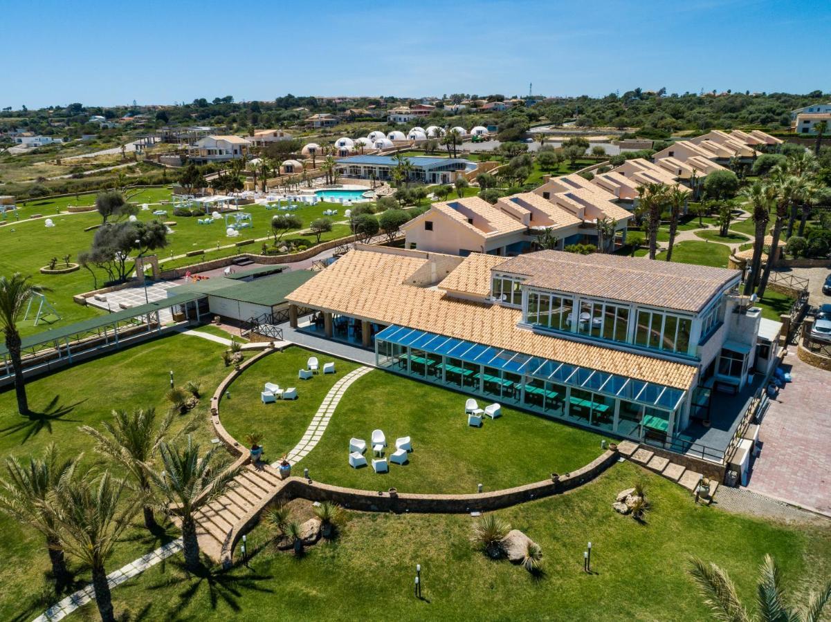 Capo Campolato Hotel