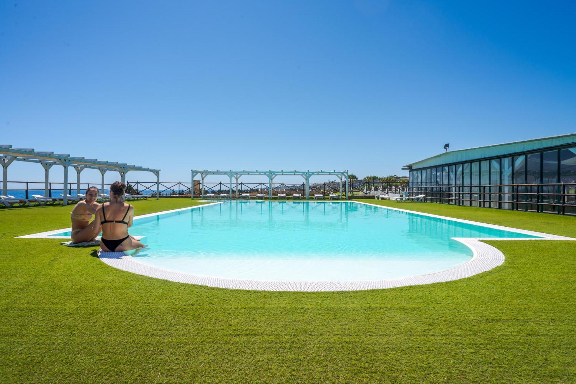 Capo Campolato Hotel